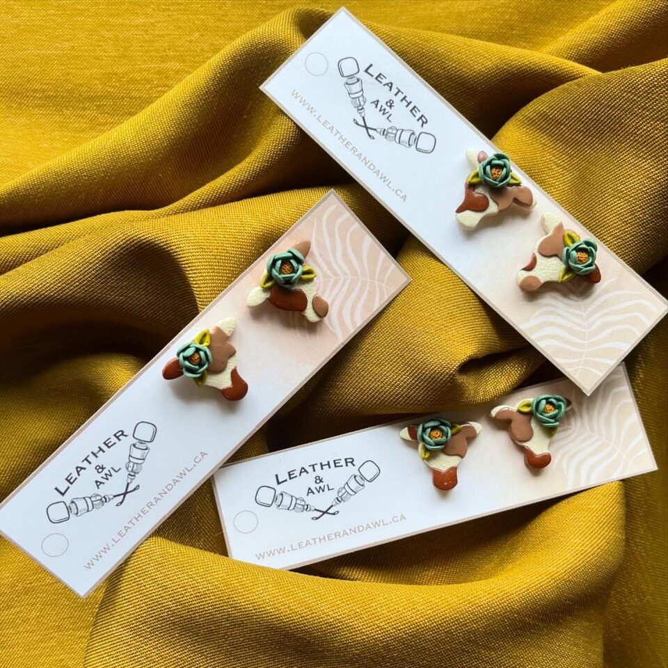 Mini moo blue studs