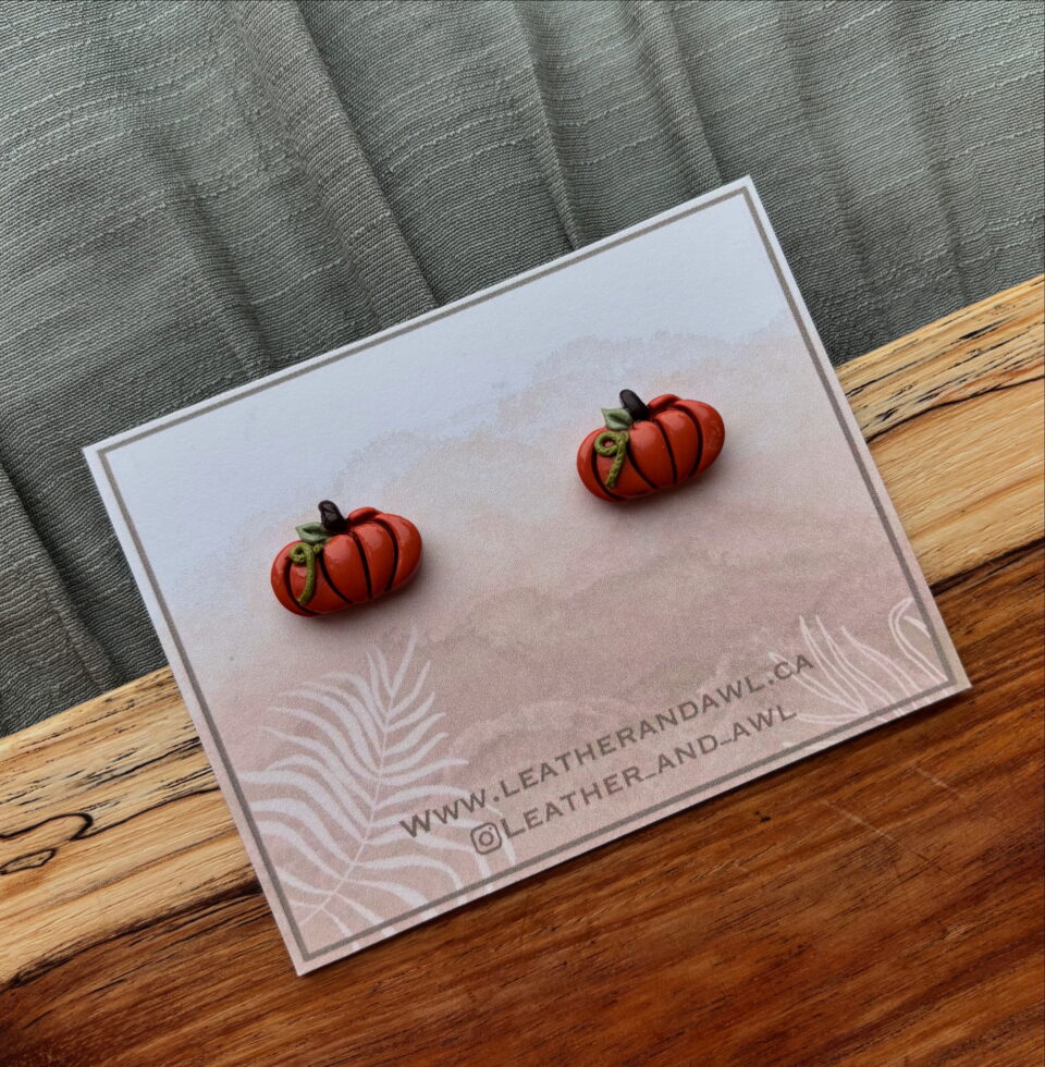 Pumpkin patch studs ( Orange )