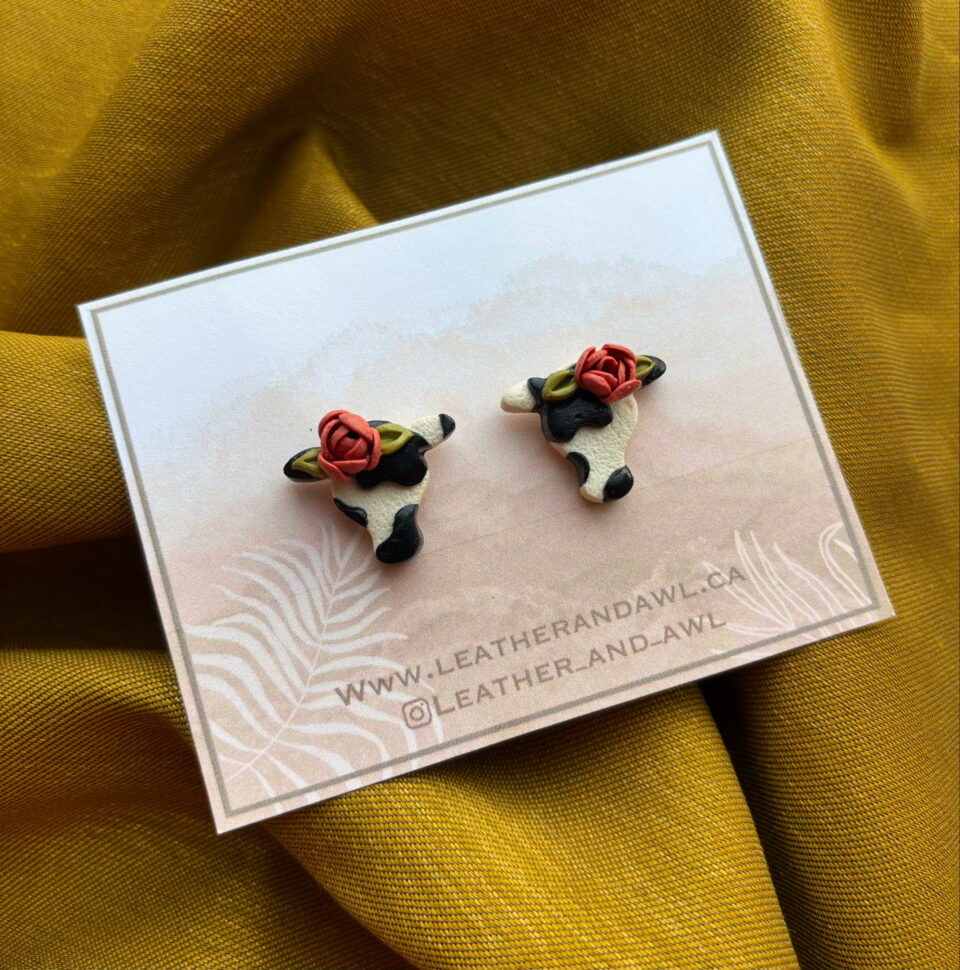 Mini moo studs ( Black & Pink )