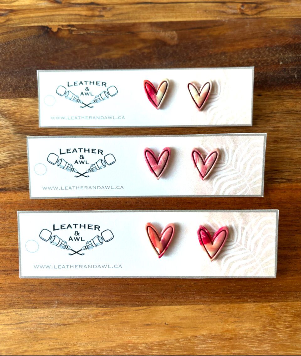 Heart studs ( Marbled pink )