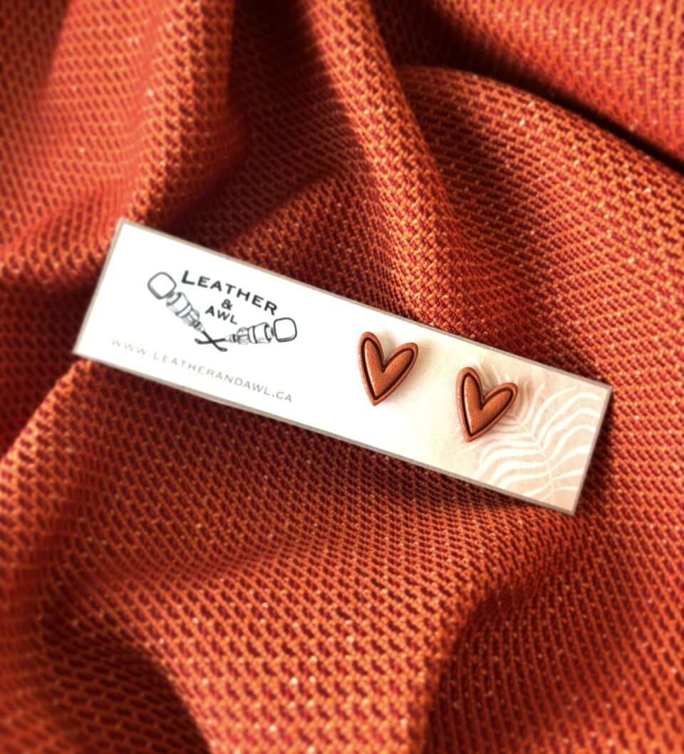 Heart studs ( Burnt Orange )