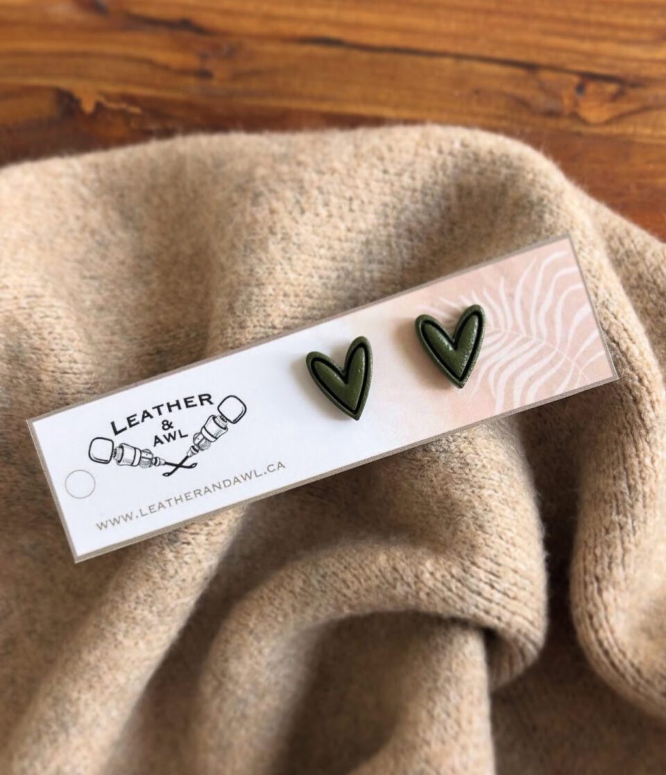 Heart studs ( Olive green )