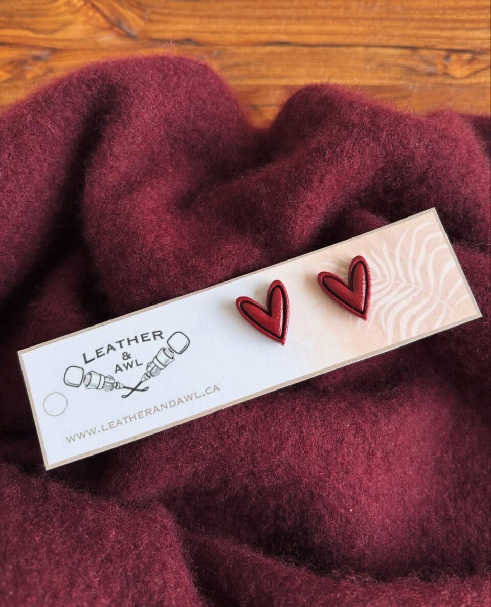Heart studs ( Maroon )
